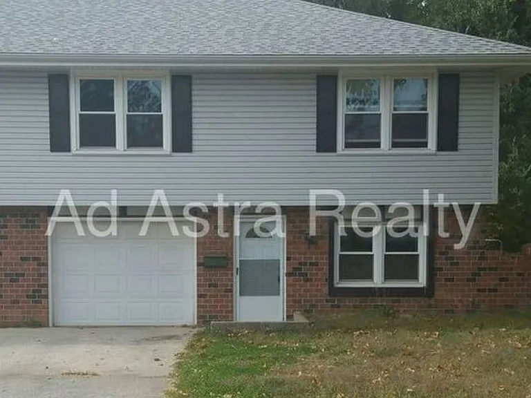 6136 Long Ave — Photo 1
