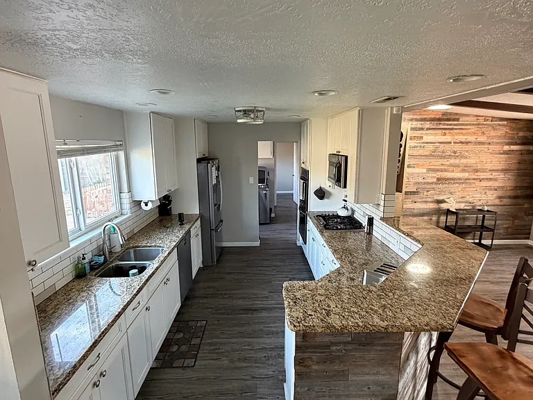 8225 Dellwood Rd NE — Photo 5