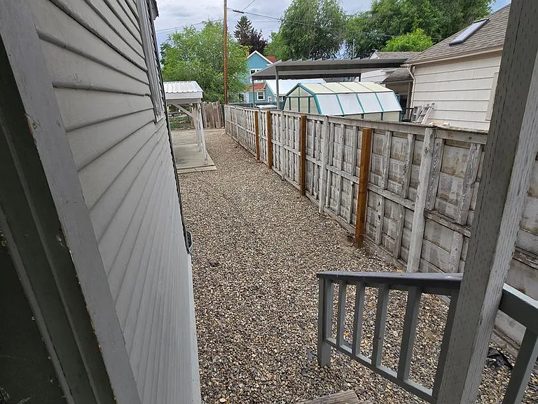 2335 Baker St — Photo 13