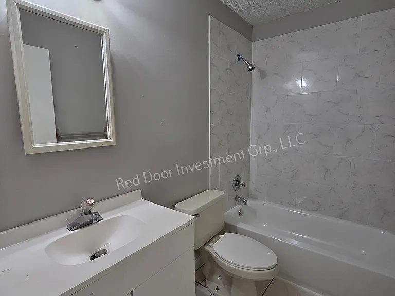 3831 NE 41st St #D — Photo 11