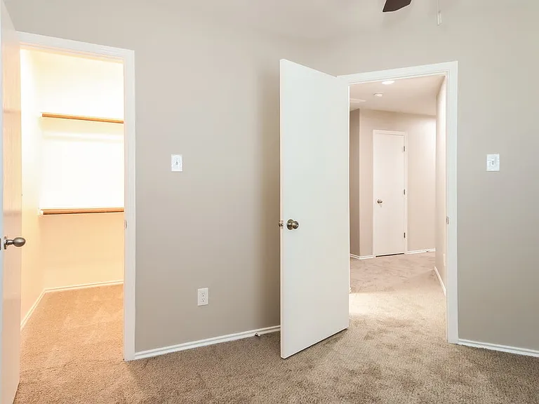10005 Sterling Place Dr — Photo 18
