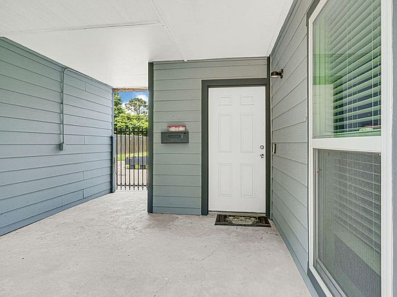 3rd image of 7839 Fondren Rd
