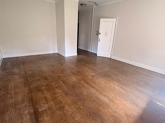 4th image of 621 W End Ave #5A