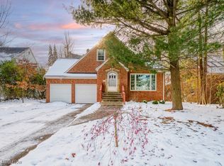 2616 Edgehill Rd, Cleveland Heights, OH 44106