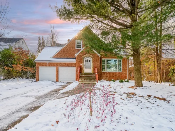 2616 Edgehill Rd, Cleveland Heights, OH 44106