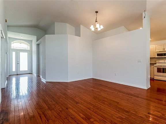 4th image of 7742 Prospect Hill Cir