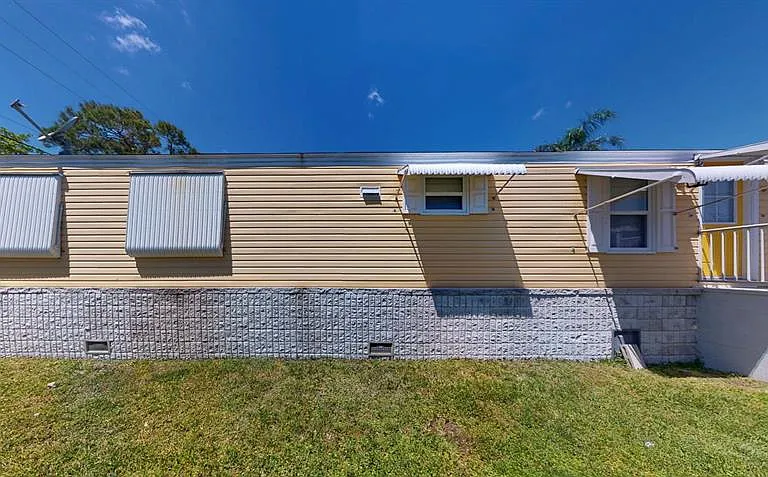 10728 Poplar St NE — Photo 49