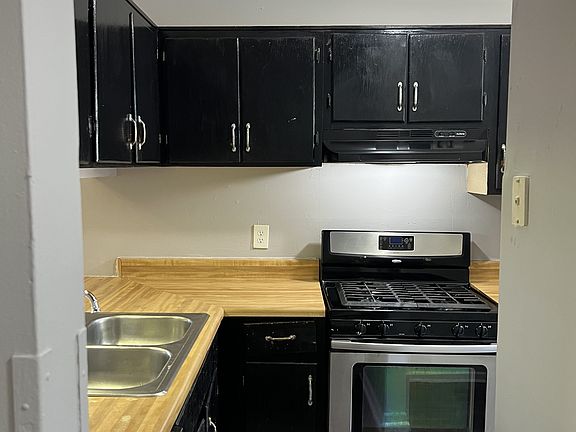 4th image of 2051 Charter Ln #1