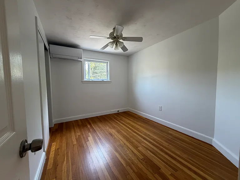 722 Vfw Pkwy — Photo 12