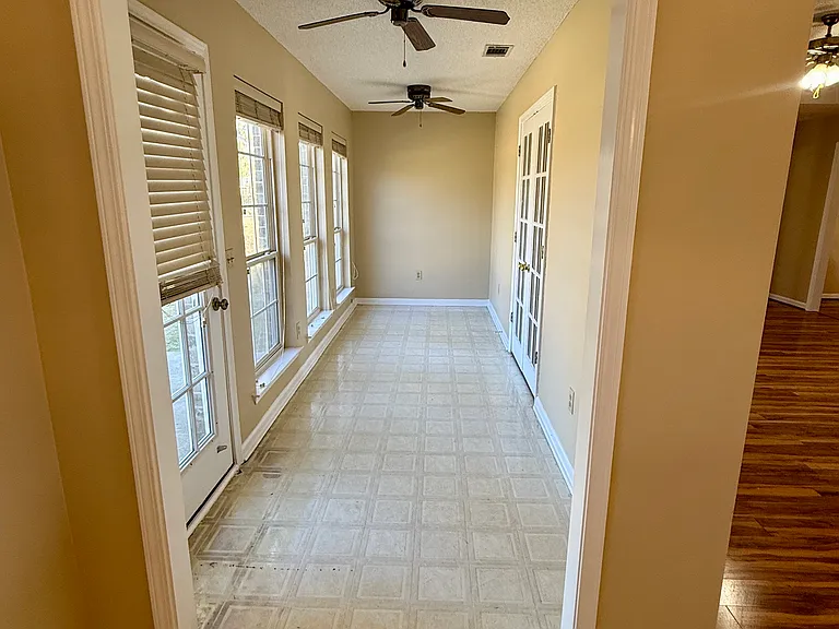 1005 Houndsbark Ct — Photo 12