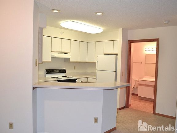 5th image of 5939 Seminole Centre Ct APT 208