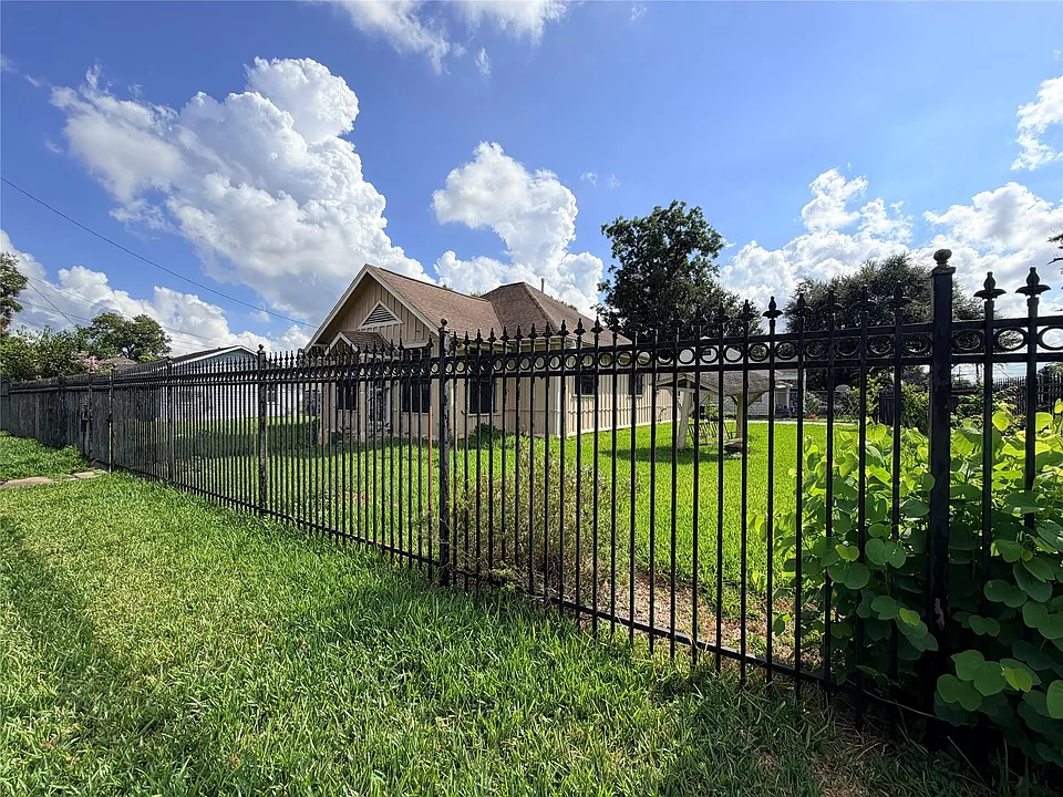 3402 Cochran St