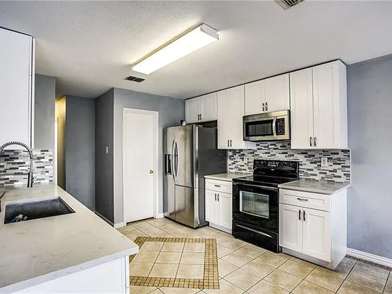 1517 Leeward Ln — Photo 6