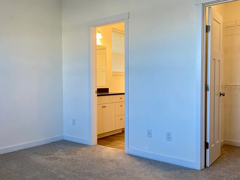 2285 Brome St — Photo 14