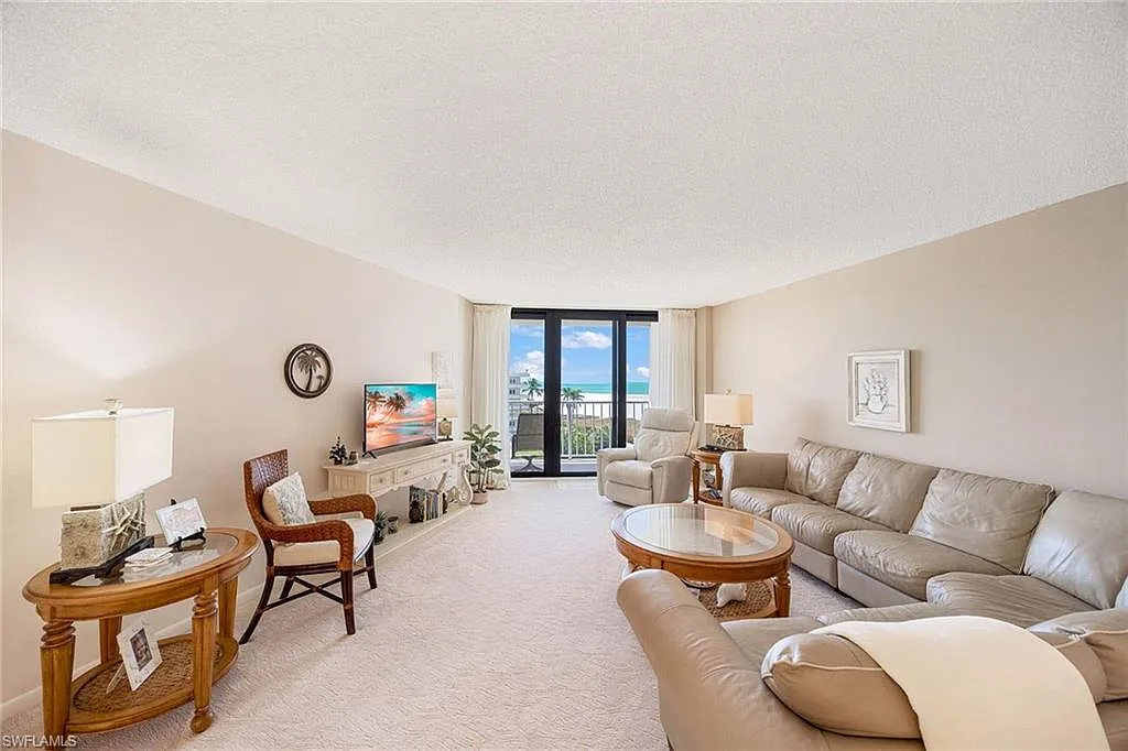 2 bed, 2.0 bath, 1070 sqft, $8,000 — Photo 3