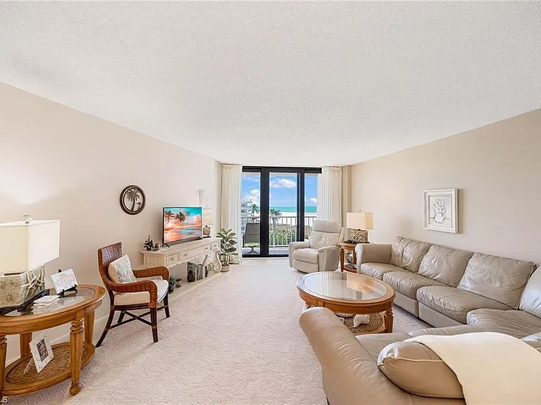 260 Seaview Ct #604 — Photo 3