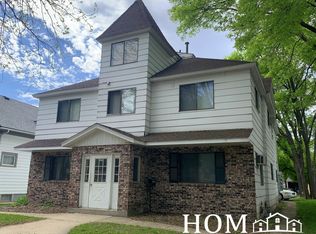 325 Belgrade Ave APT 2, North Mankato, MN 56003
