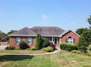 127 Isleworth Ct, Advance, NC 27006