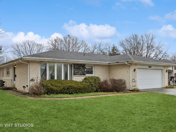 549 Eletson Dr, Crystal Lake, IL 60014