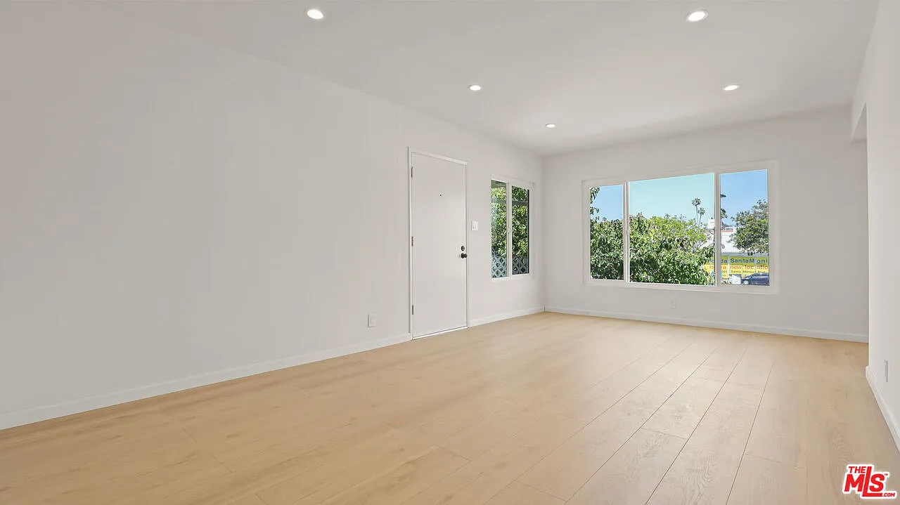 3 bed, 2.0 bath, $3,950 — Photo 3