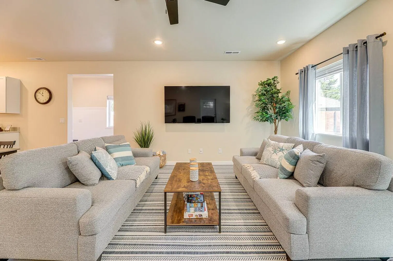 3 bed, 2.0 bath, $7,457 — Photo 2