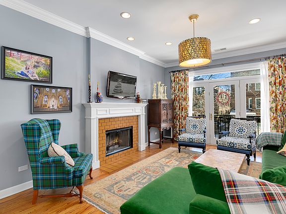 3rd image of 3834 N Greenview Ave #2N