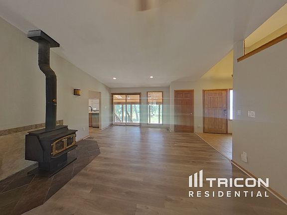 3rd image of 820 Woodmoor Dr