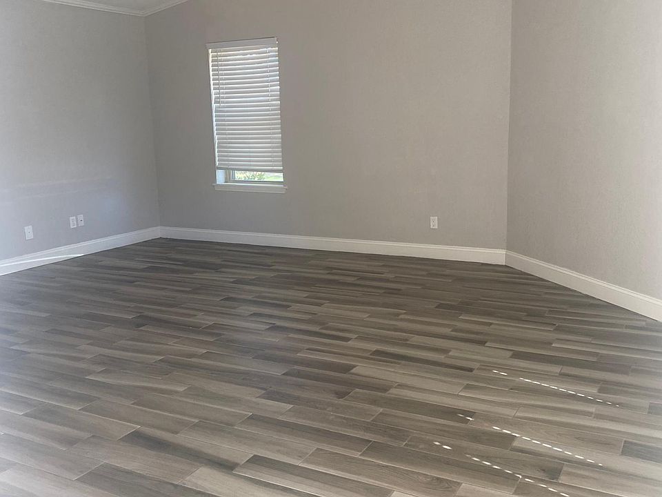 1st image of 828 Hardy Springs Cir #A