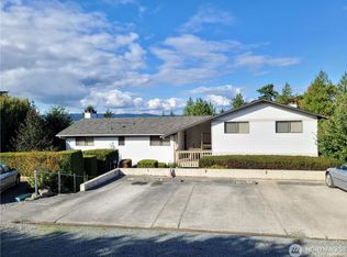 184 Belvedere St APT 3, Camano Island, WA 98282
