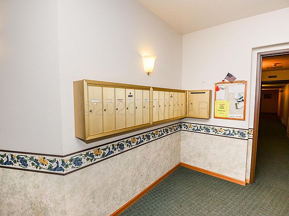 4th image of 1423 10th Ave E Unit 202