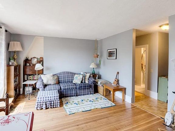 Spacious living room