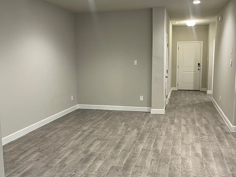 15537 Putney Way — Photo 5