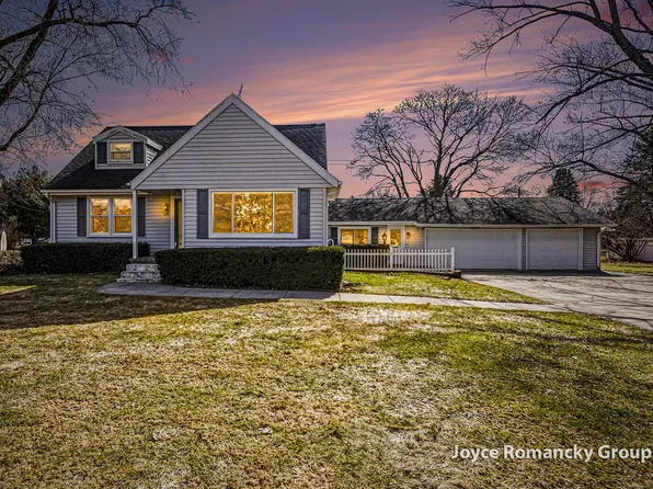 503 W Gilson St, Edmore, MI 48829