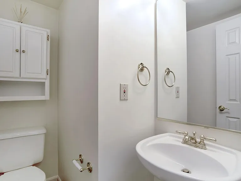 Half bath, 1st floor