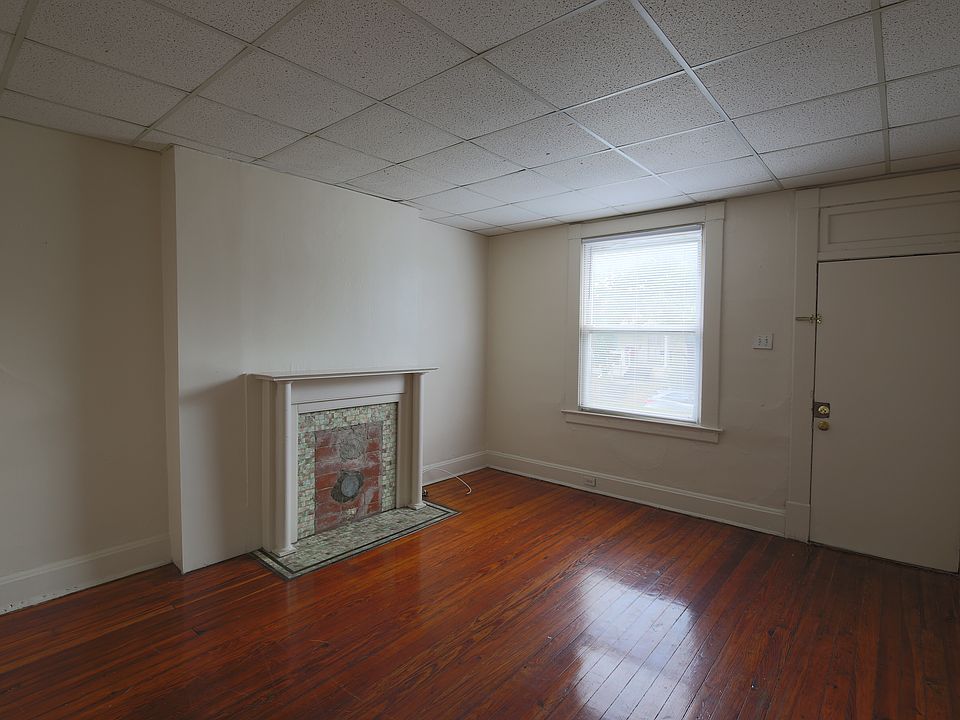 1st image of 150 W Norwich Ave