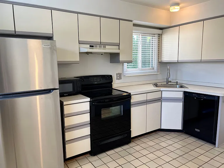 1629 Glenbrooke Ct — Photo 11