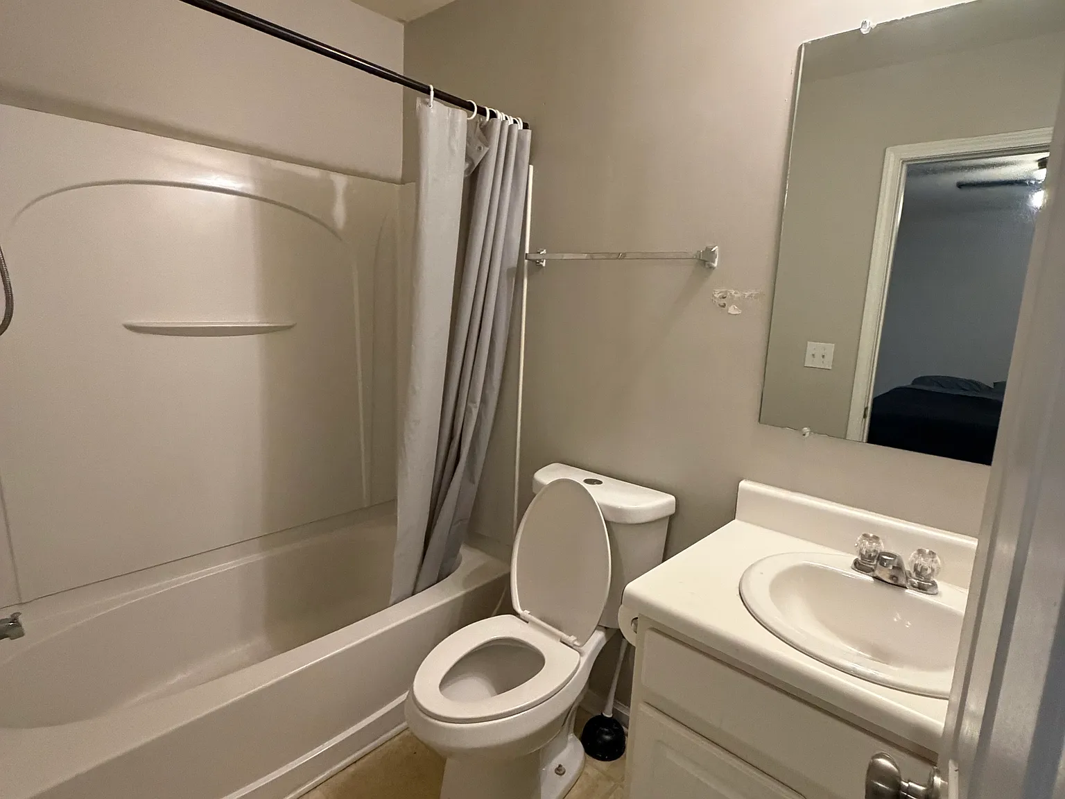 1 bed, 1800 sqft, $1,000 — Photo 4
