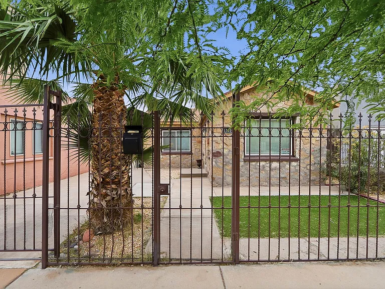 1310 E San Antonio Ave — Photo 3