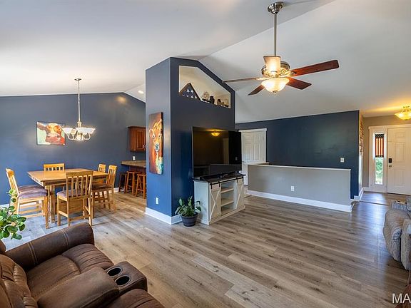 4th image of 206 Pleasant Lake Ct