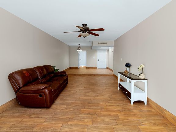 5th image of 3031 W HEARN Road