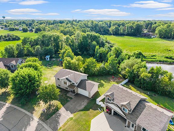 3rd image of 616 Horseshoe Ln