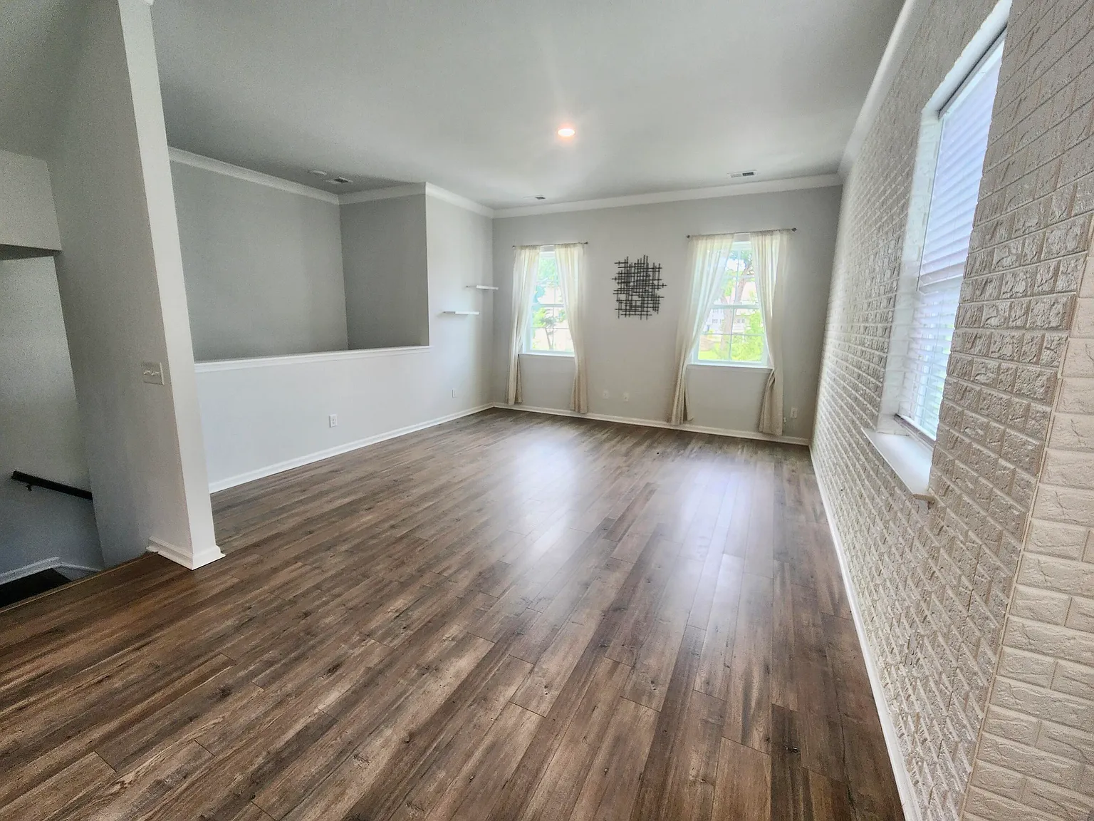 3 bed, 3.5 bath, 1944 sqft, $2,600 — Photo 3