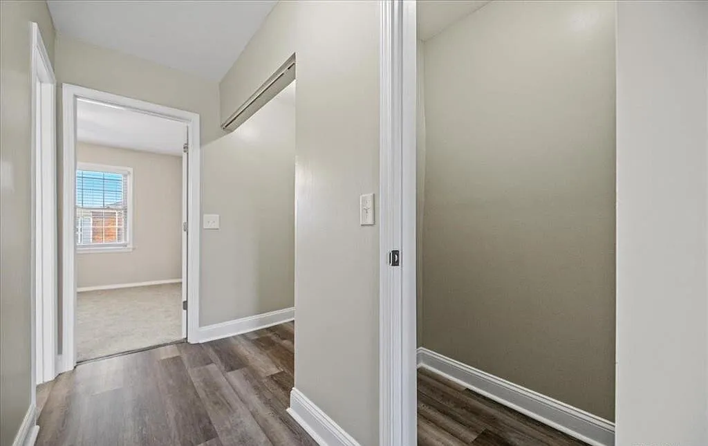 731 Coventry Ln — Photo 3