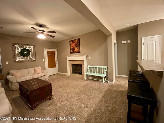 4th image of 1213 Greencliff Dr