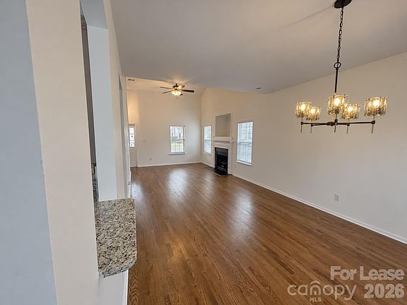 5th image of 1012 Little Rock Ct