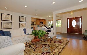 5th image of 3923 Walgrove Ave