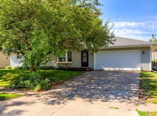 811 Hickory Dr, Huxley, IA 50124