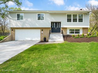 802 71st St, Darien, IL 60561