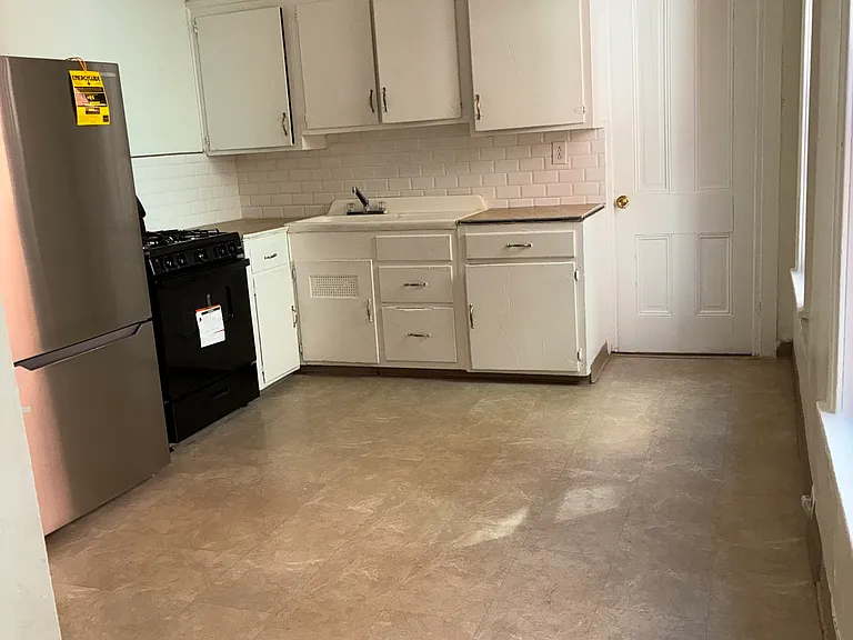 330 N 4th St #1 — Photo 4