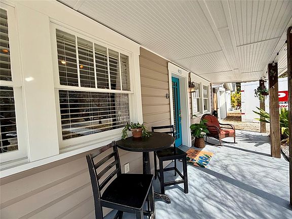 4th image of 403 W Chelsea St